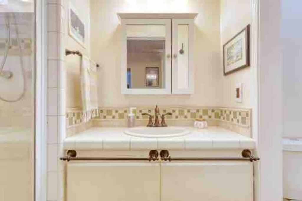 Belmont Shore Bungalow, 2 Min Walk To Town! Apartment